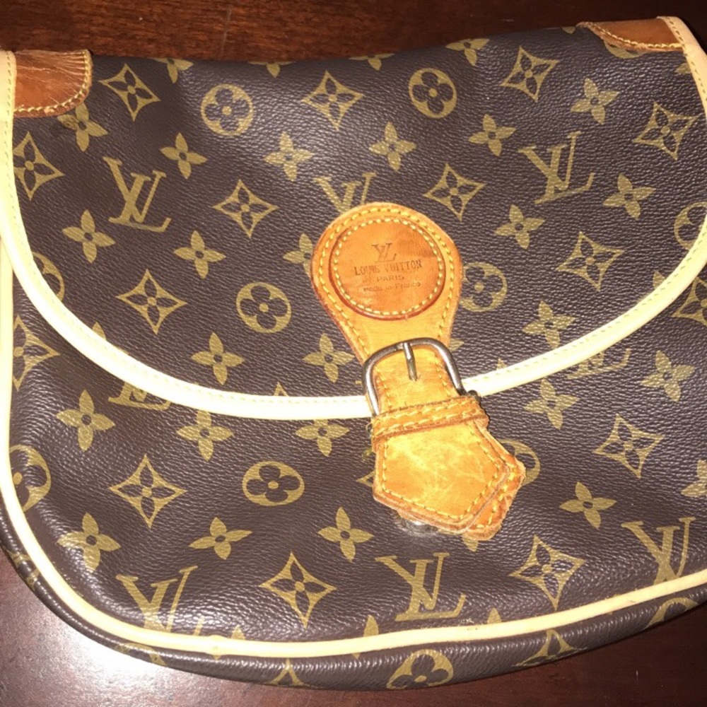 Louis Vuitton cross body purse
